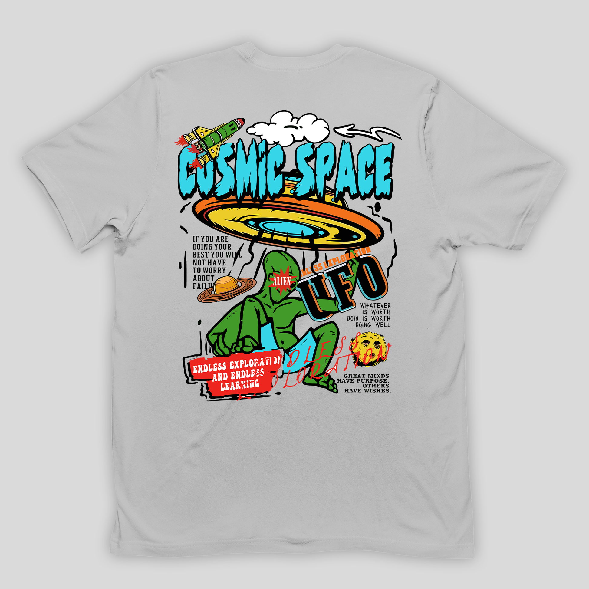 camiseta básica cinza com estampa de alien e disco voador