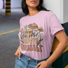Camiseta Básica Love Yourself Cogumelos Mágicos