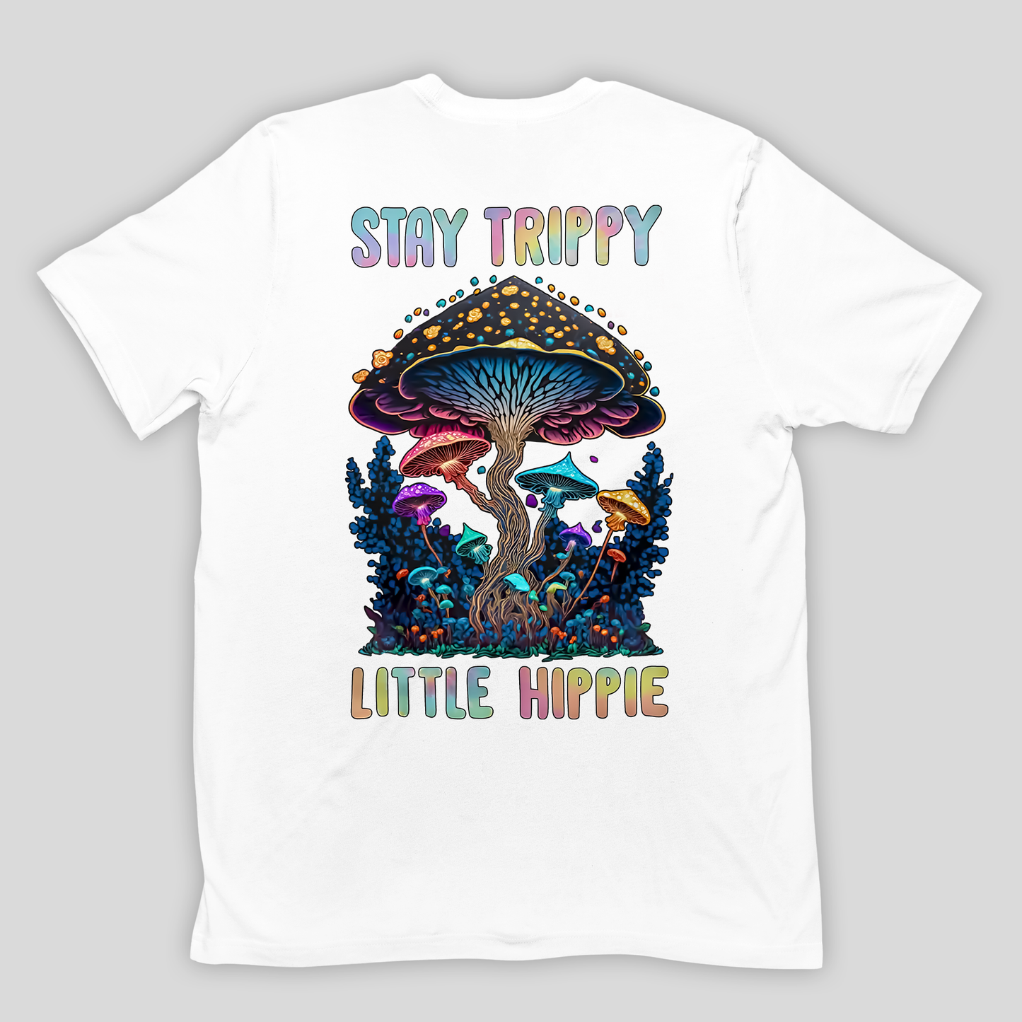 Camiseta Básica Stay Trippy Little hippie Cogumelos Mágicos - BRANCA 