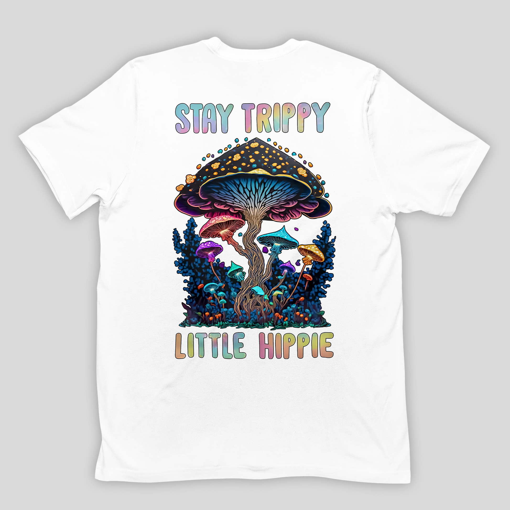 Camiseta Básica Stay Trippy Little hippie Cogumelos Mágicos - BRANCA 