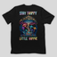 Camiseta Básica Stay Trippy Little hippie Cogumelos Mágicos - PRETO 