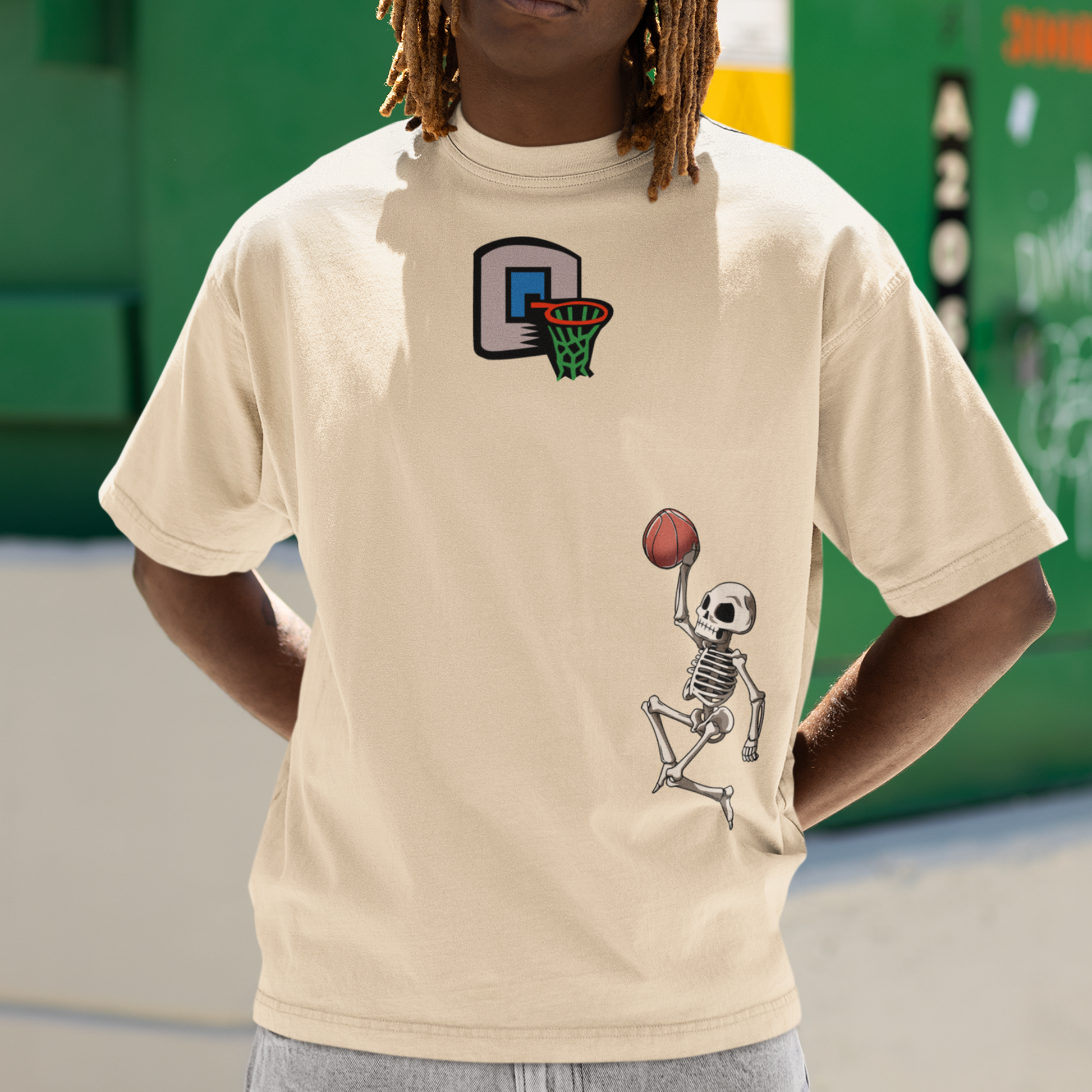 camiseta básica pérola com estampa de esqueleto jogando basquete - pérola