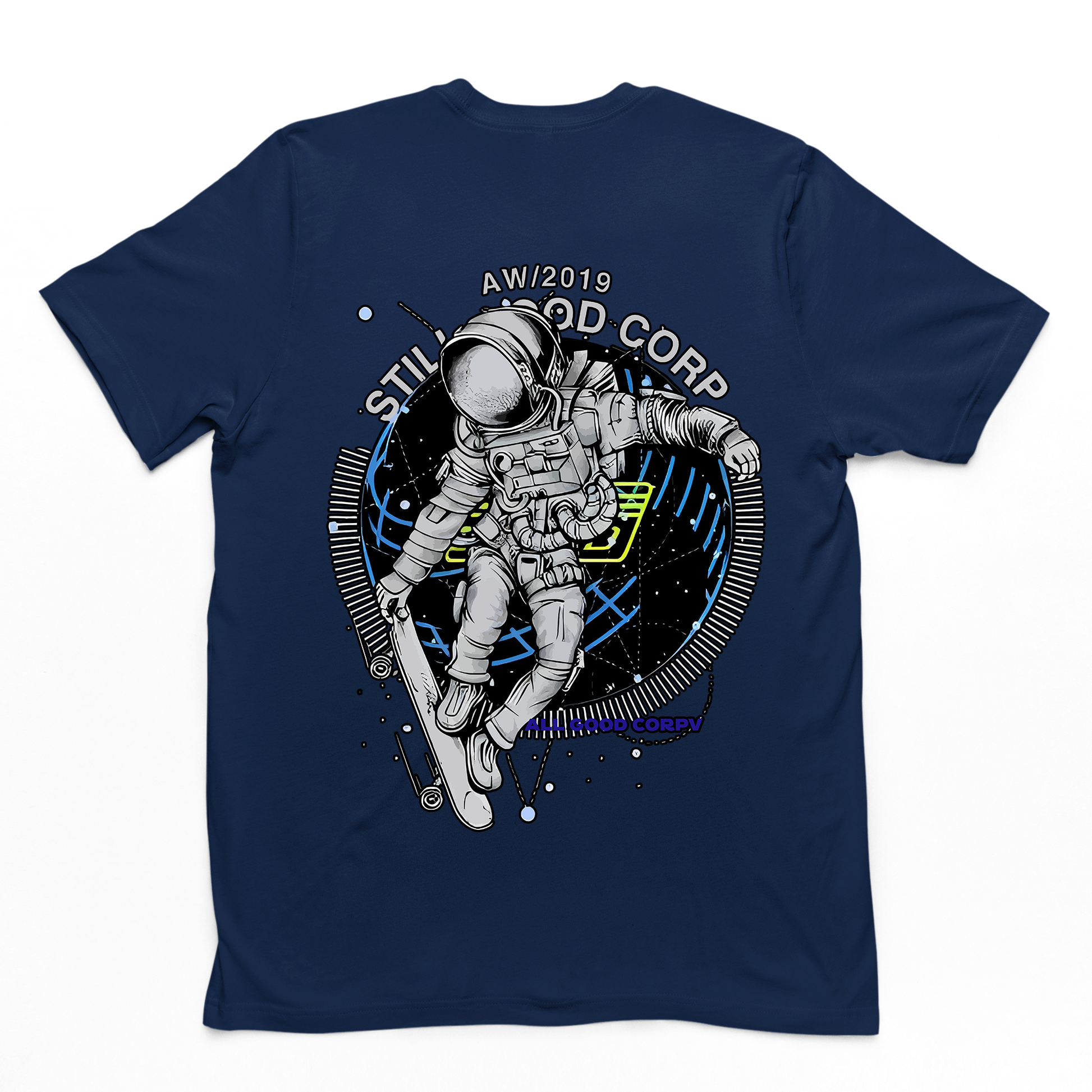 Camiseta Básica Algodão Astronauta Andando de Skate- Azul- marinho