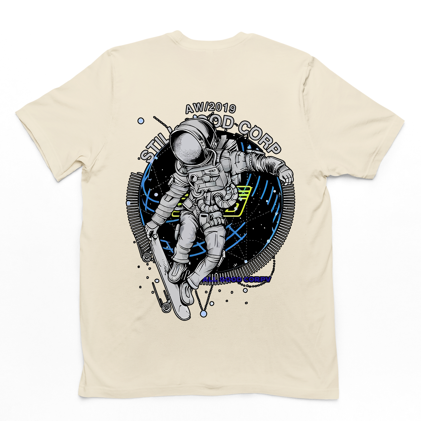 Camiseta Básica Algodão Astronauta Andando de Skate- Pérola