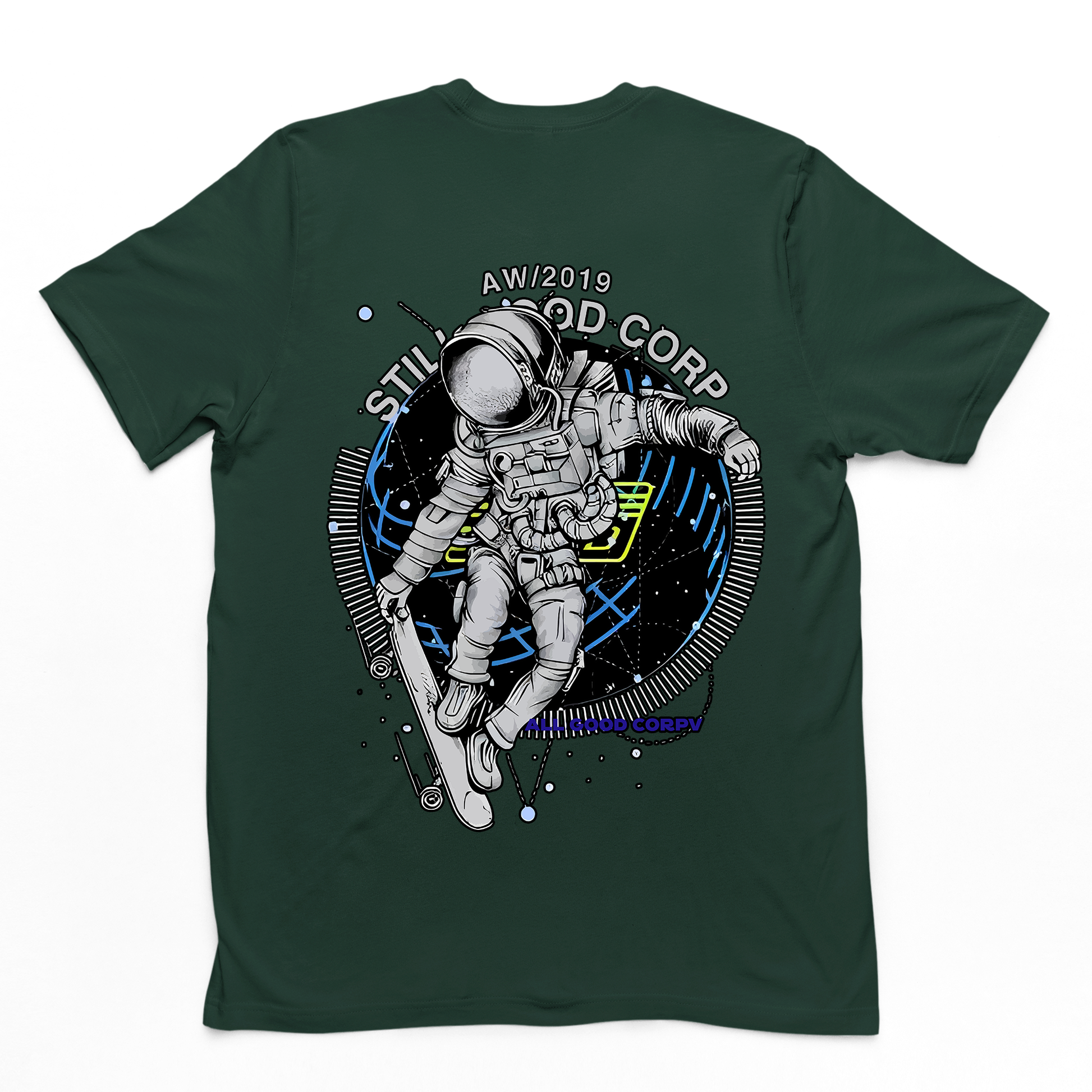 Camiseta Básica Algodão Astronauta Andando de Skate- Verde