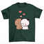 camiseta básica verde estampa ursinhos se abraçando