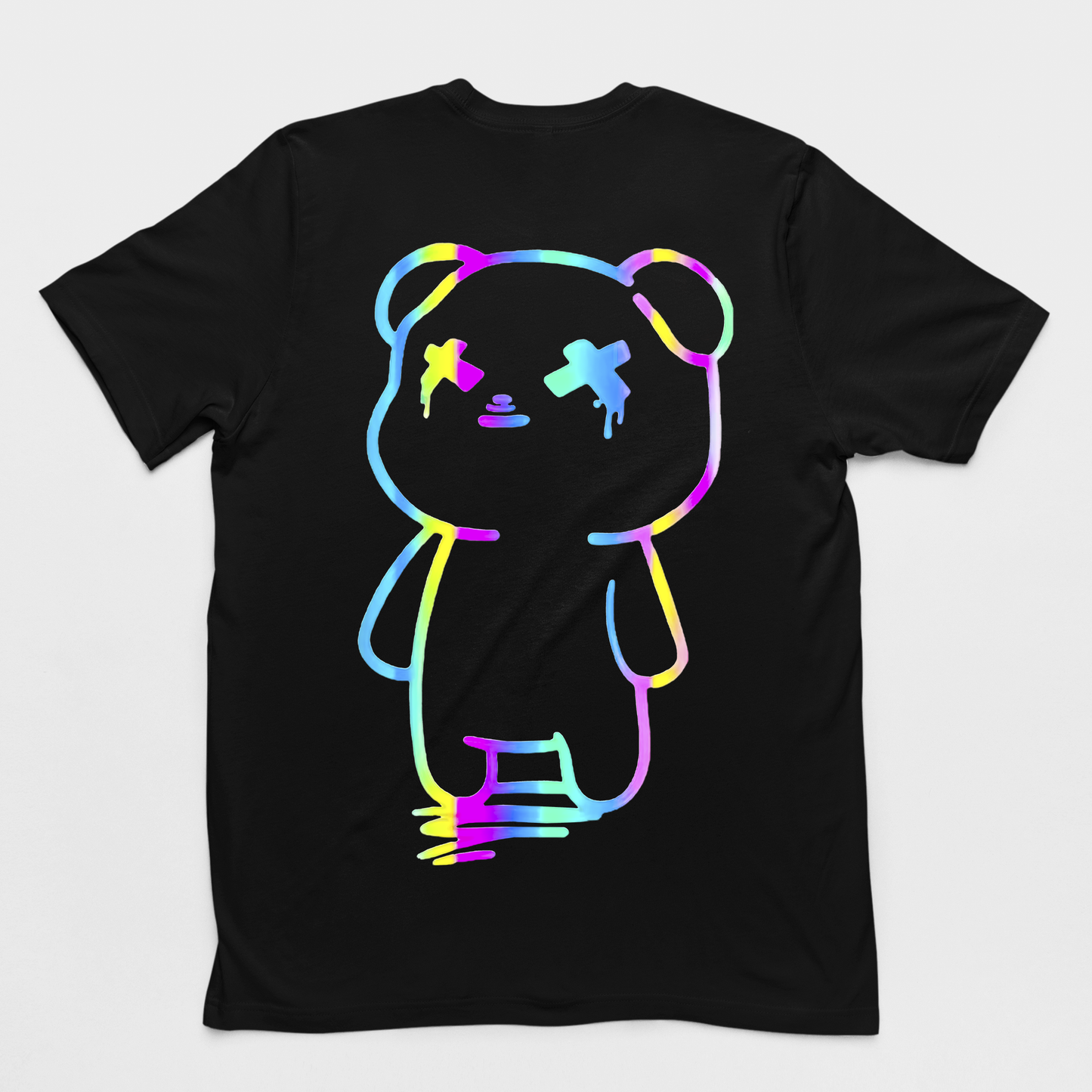 camiseta básica preta com estampa de ursinho colorido  - Preto