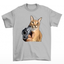 Camiseta básica com estampa gato segurando arma- Cinza