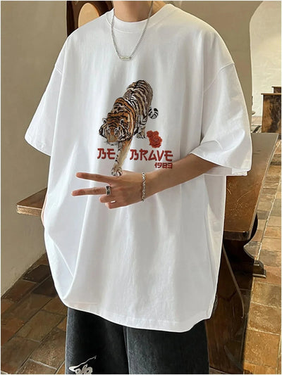 Camiseta Básica Unissex  Com Estampa Tigre Rosas Vermelhas