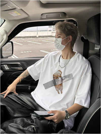 Camiseta Básica Unissex Com Estampa Gatinho Preso Na Fita- BRANCO
