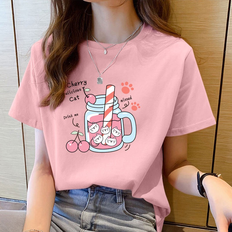Camiseta Básica COm Estampa Suco De Cereja Gatinho