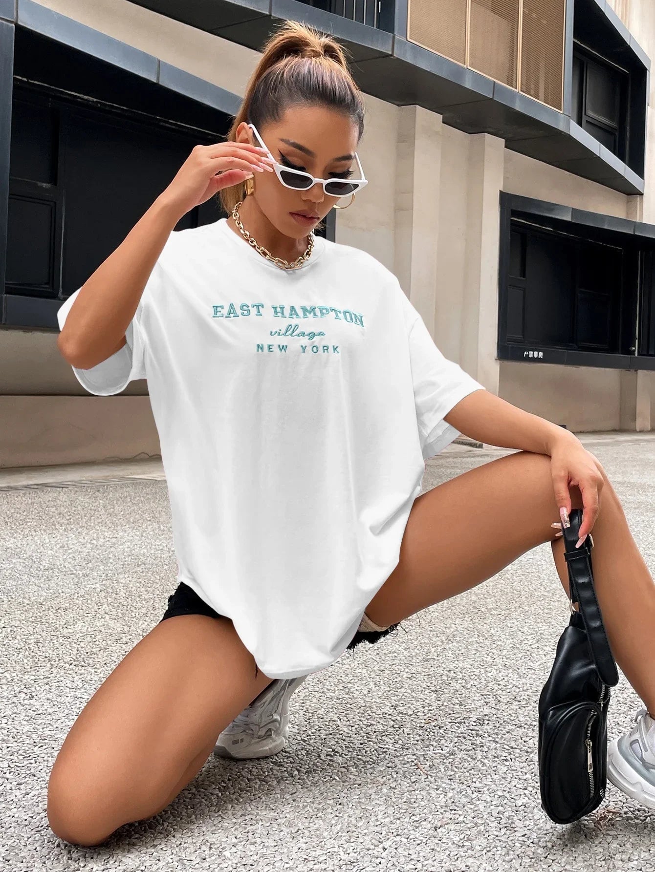 Camiseta Básica Feminina Com Estampa Frase Village New York
