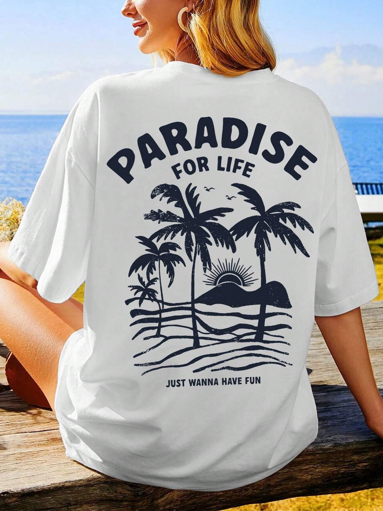 Camiseta Básica Unissex Com Estampa Praia  Coqueiros e Nascer Do Sol - Branco