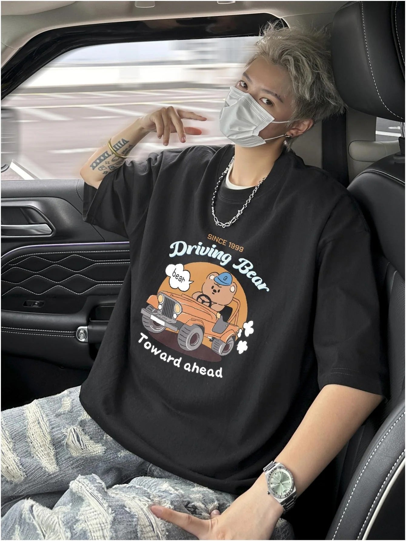 Camiseta Básica Unissex Com Estampa Ursinho Dirigindo Carro - Preto