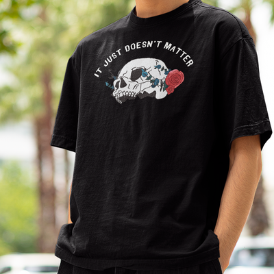 Camiseta Básica Unissex It Just Doesn't Matter Skull Rose - preto