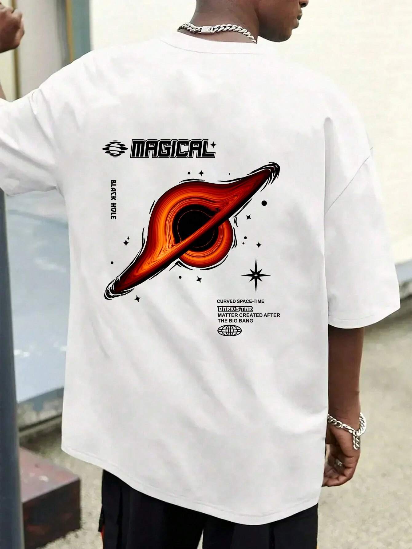 Camiseta Básica Com Estampa Buraco Negro