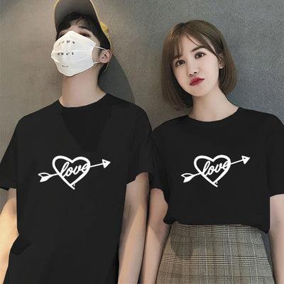 Camiseta Básica Casal Estampa Flecha No Coração -PRETO 