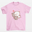 camiseta básica Rosa bebê Gatinhos se abraçando