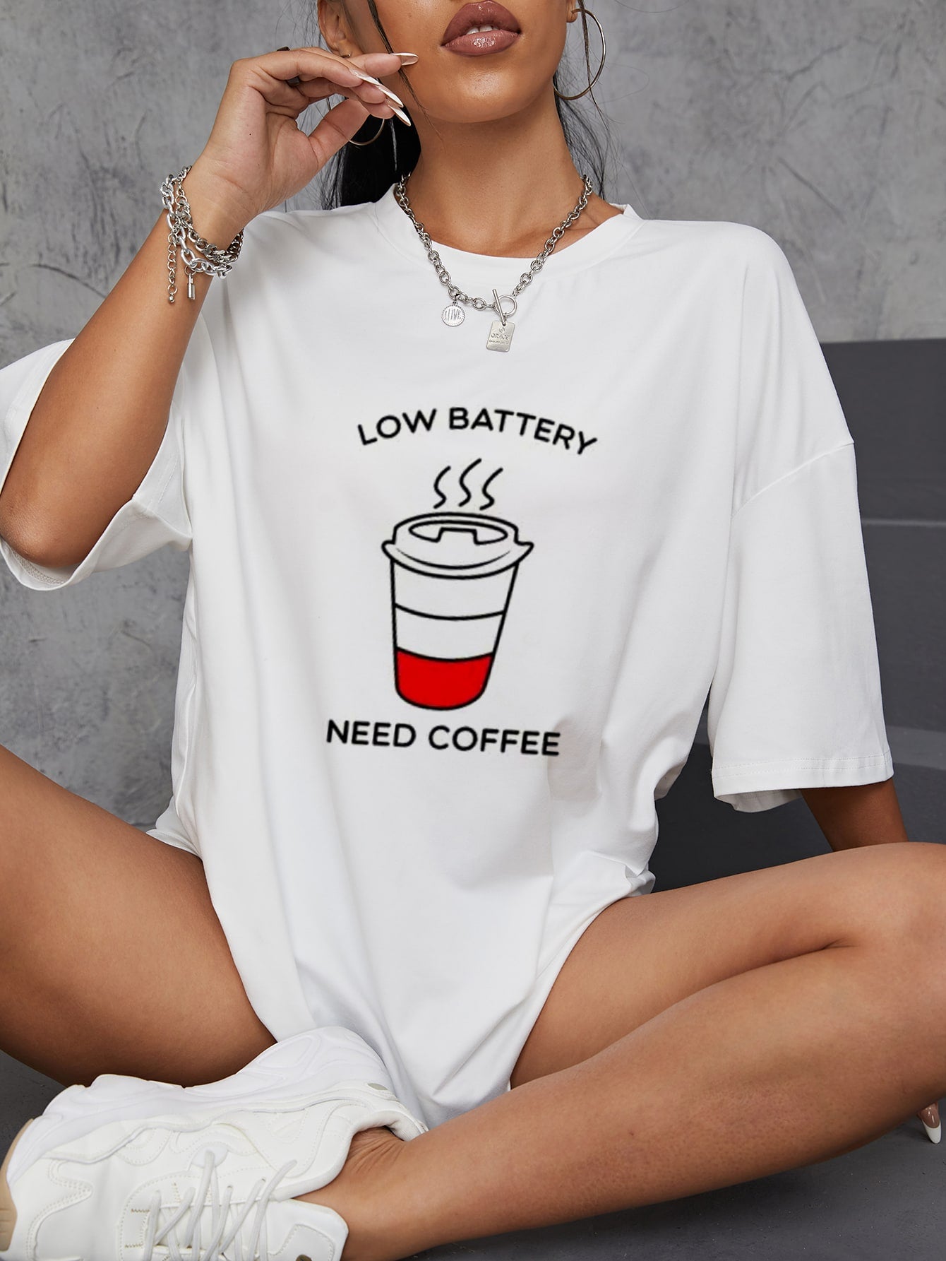 Camiseta Feminina Low Battery Need Coffee