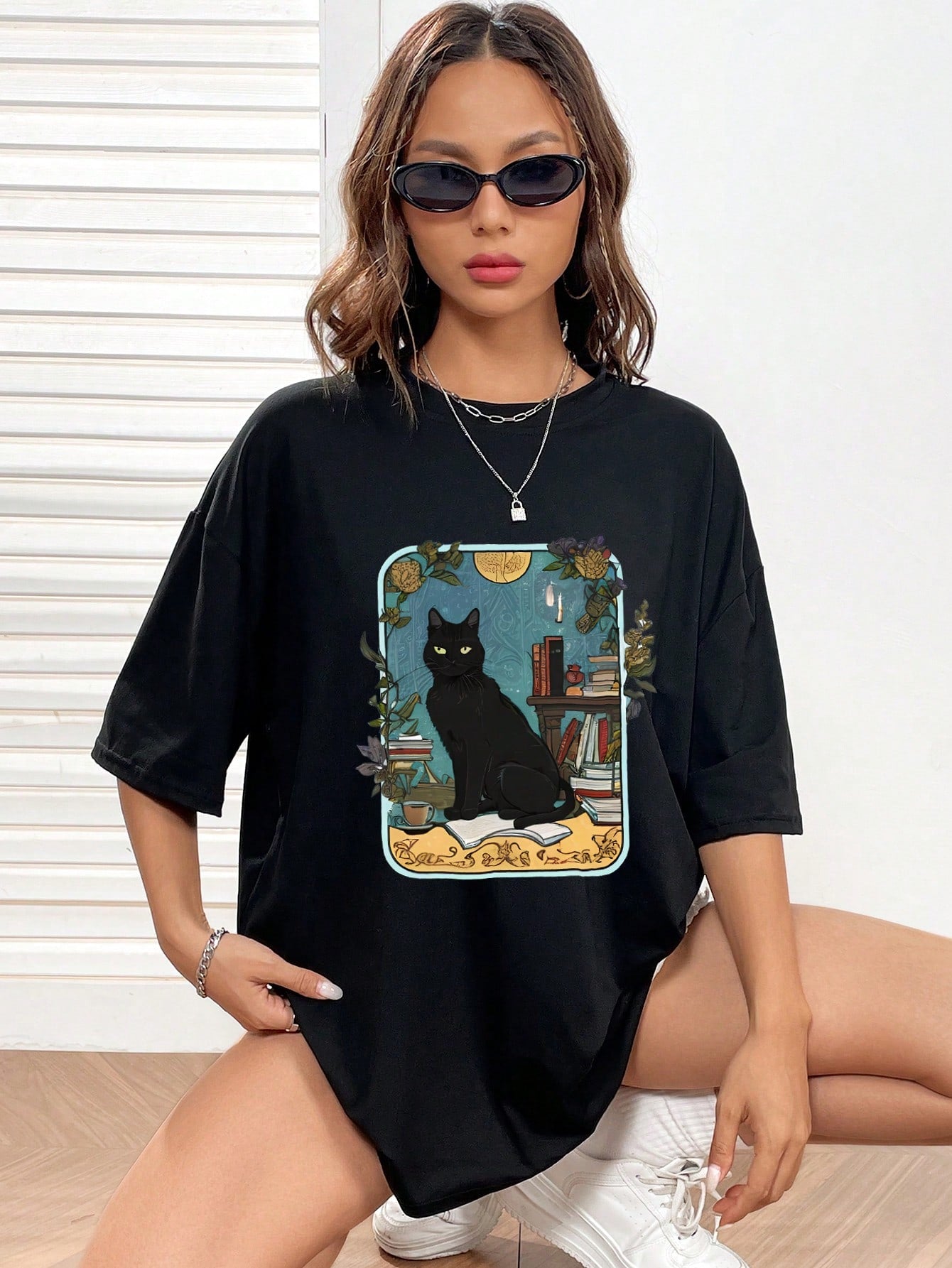 Camiseta Básica Cute Black Cat Portrait