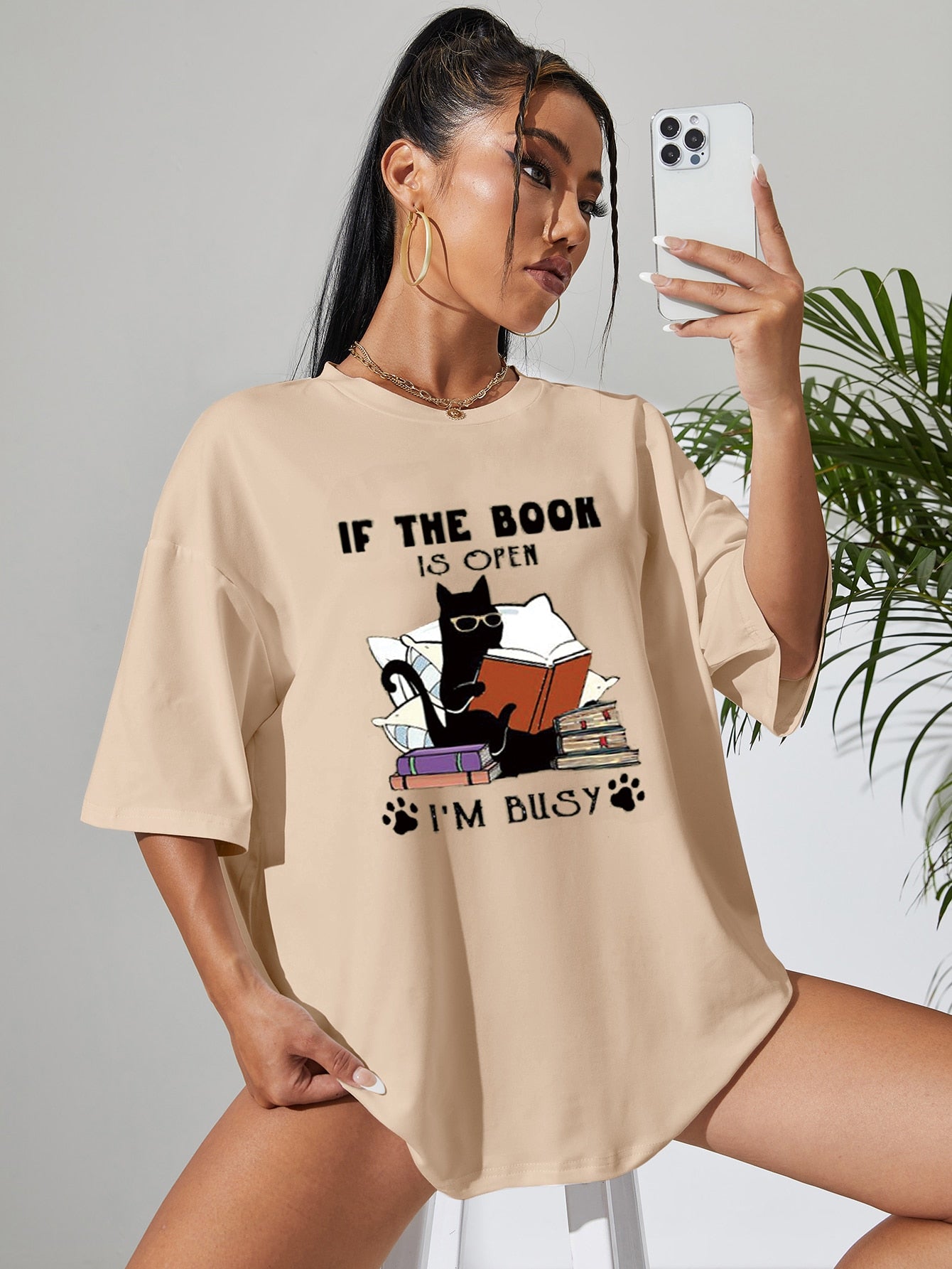 Camiseta Feminina If the Book is Open I'm Busy Cat
