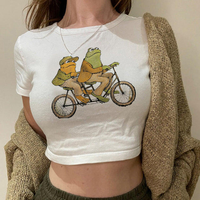 Camiseta Cropped Sapos Andando Bicicleta