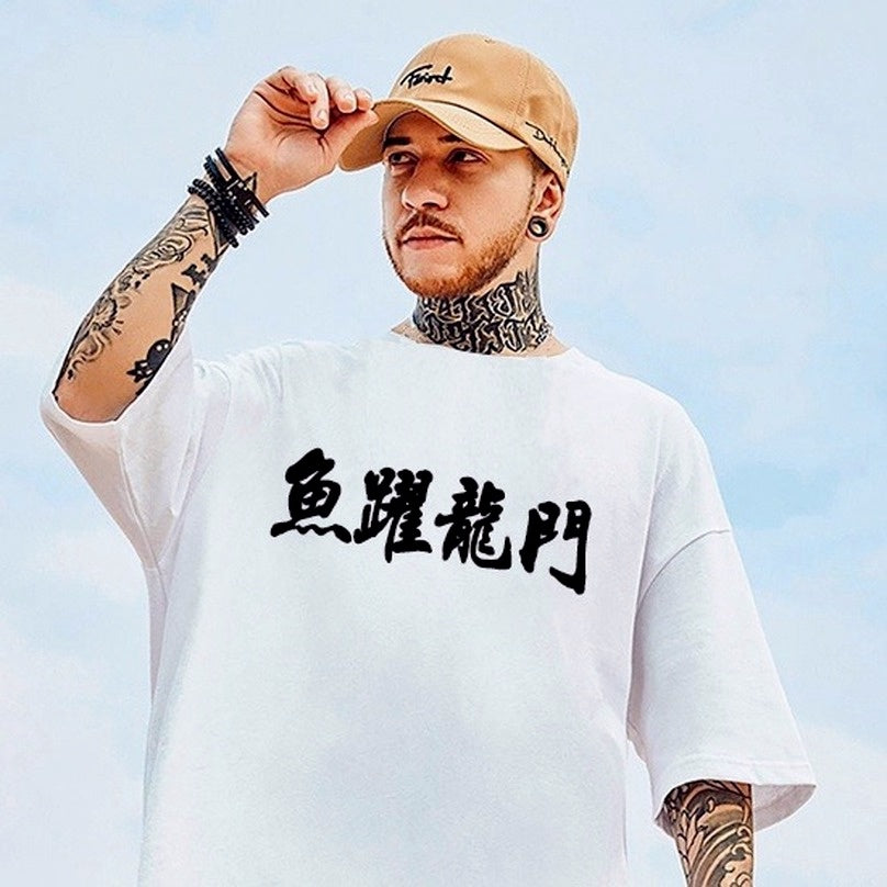 Camiseta Básica Com Estampa Letras Em Kanji