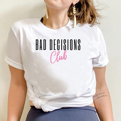 Camiseta Básica COm Estampa Bad Decisions Club