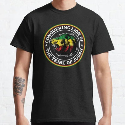 Camiseta básica com estampa leão conquistador 