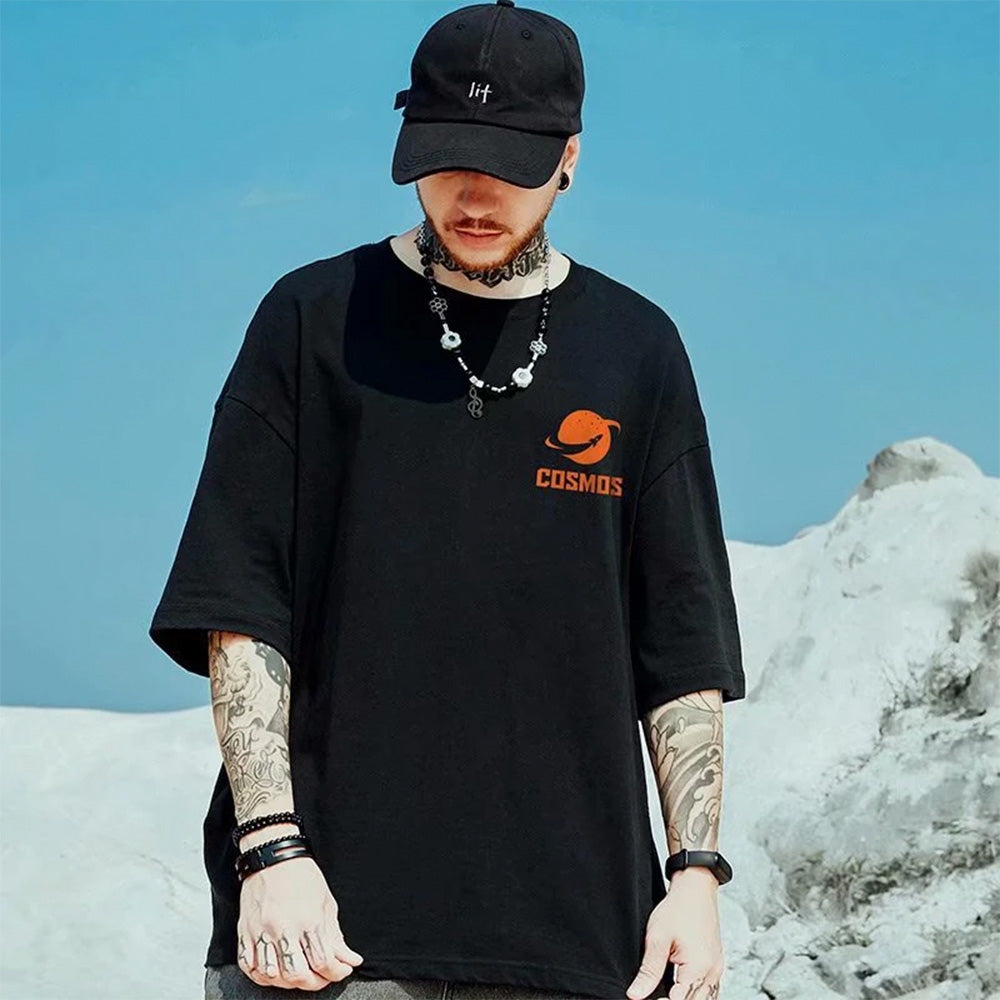 Camiseta básica com estampa cosmos