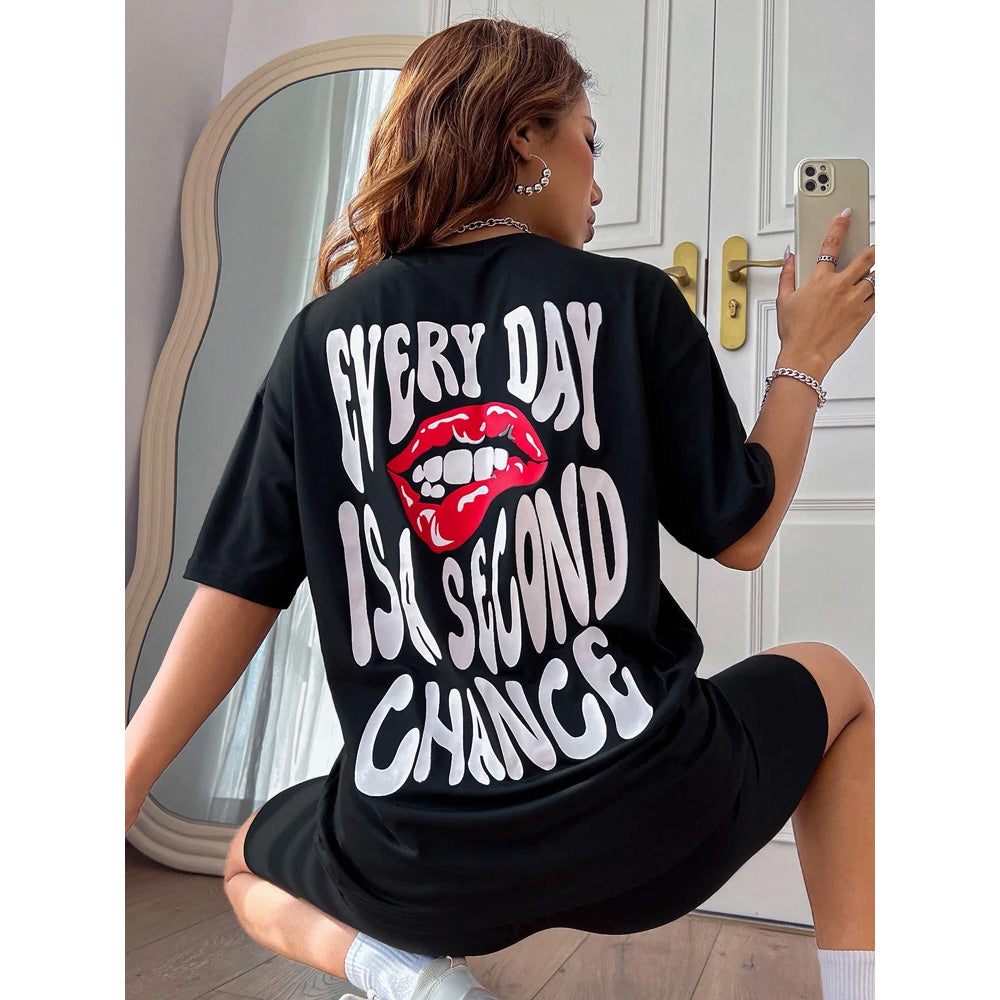 Camiseta Básica Feminina Com Estampa Boca Rosa