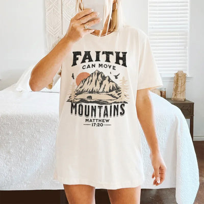 Camiseta Básica Feminina Com Estampa Montanhas