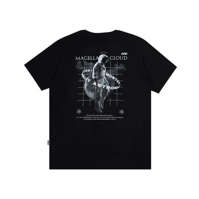 Camiseta básica com estampa astronauta