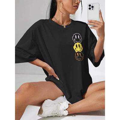 Camiseta Básica Feminina Com Estampa Rostos Coloridos