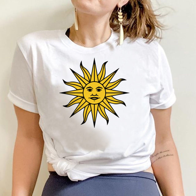 Camiseta básica com estampa Sol- branco 
