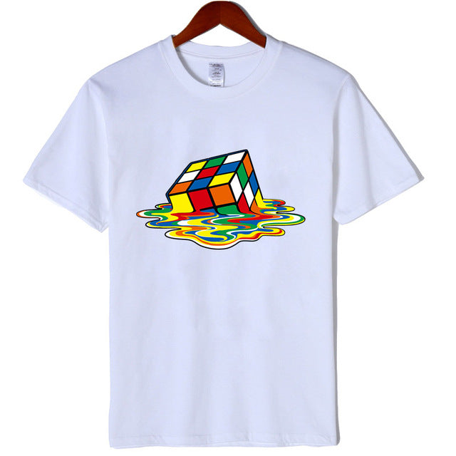camiseta básica com estampa cubo magico derretendo 