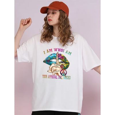 Camiseta Básica Feminina Com Estampa Boca Colorida