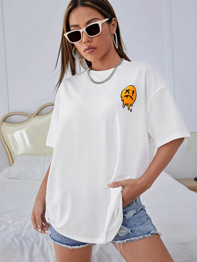 camiseta básica com estampa rosto derretido