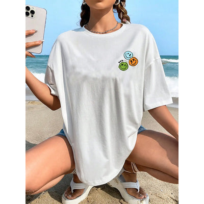Camiseta Básica Feminina Com Estampa Rostos Felizes