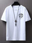 camiseta básica com estampa rosto morto emoji