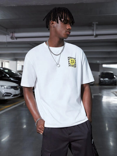 camiseta básica com estampa rosto sorriso