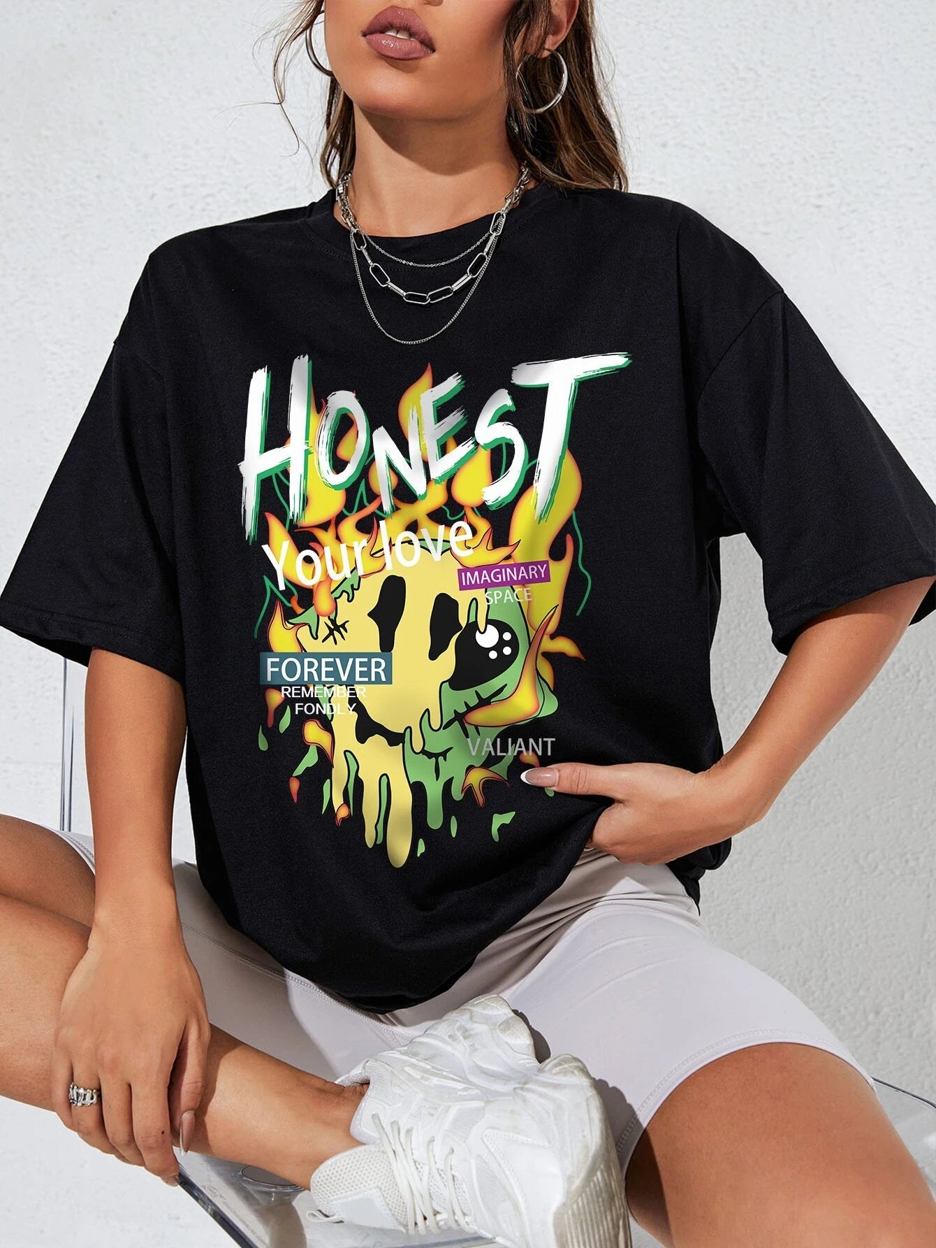 Camiseta feminina com estampa alien derretendo