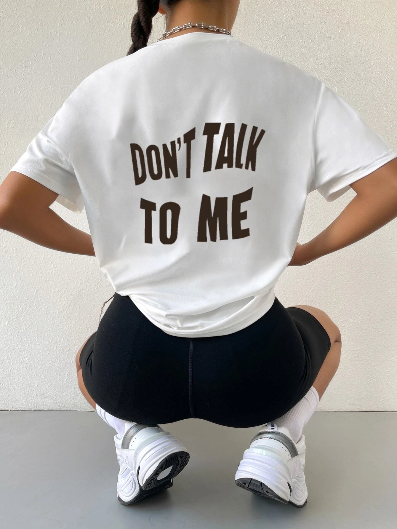 Camiseta feminina com estampa não fale comigo