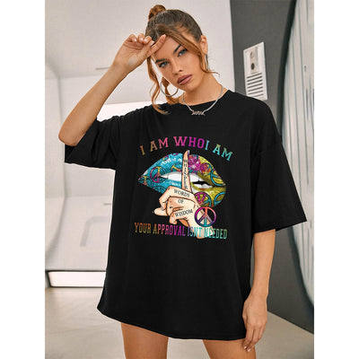 Camiseta Básica Feminina Com Estampa Boca Colorida