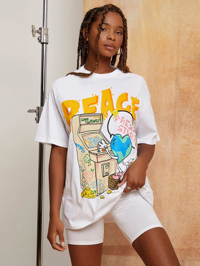 Camiseta feminina com estampa mundo fliperama