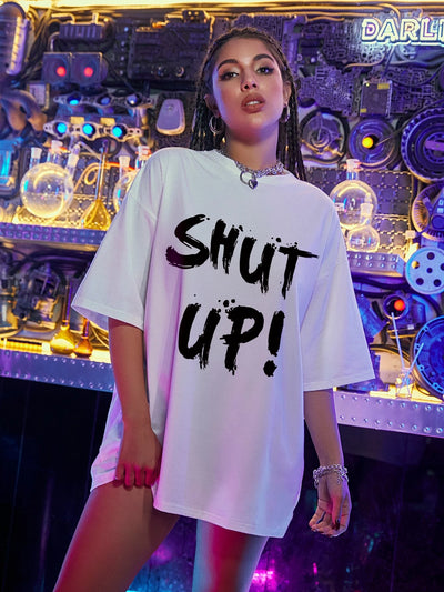 Camiseta feminina com estampa shut up