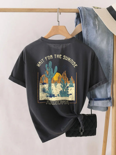 Camiseta feminina com estampa deserto por de sol