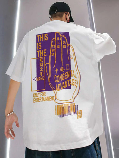 Camiseta masculina com estampa mão Orando