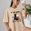 Camiseta Básica Com Estampa Gatinho Preto Lendo Livro