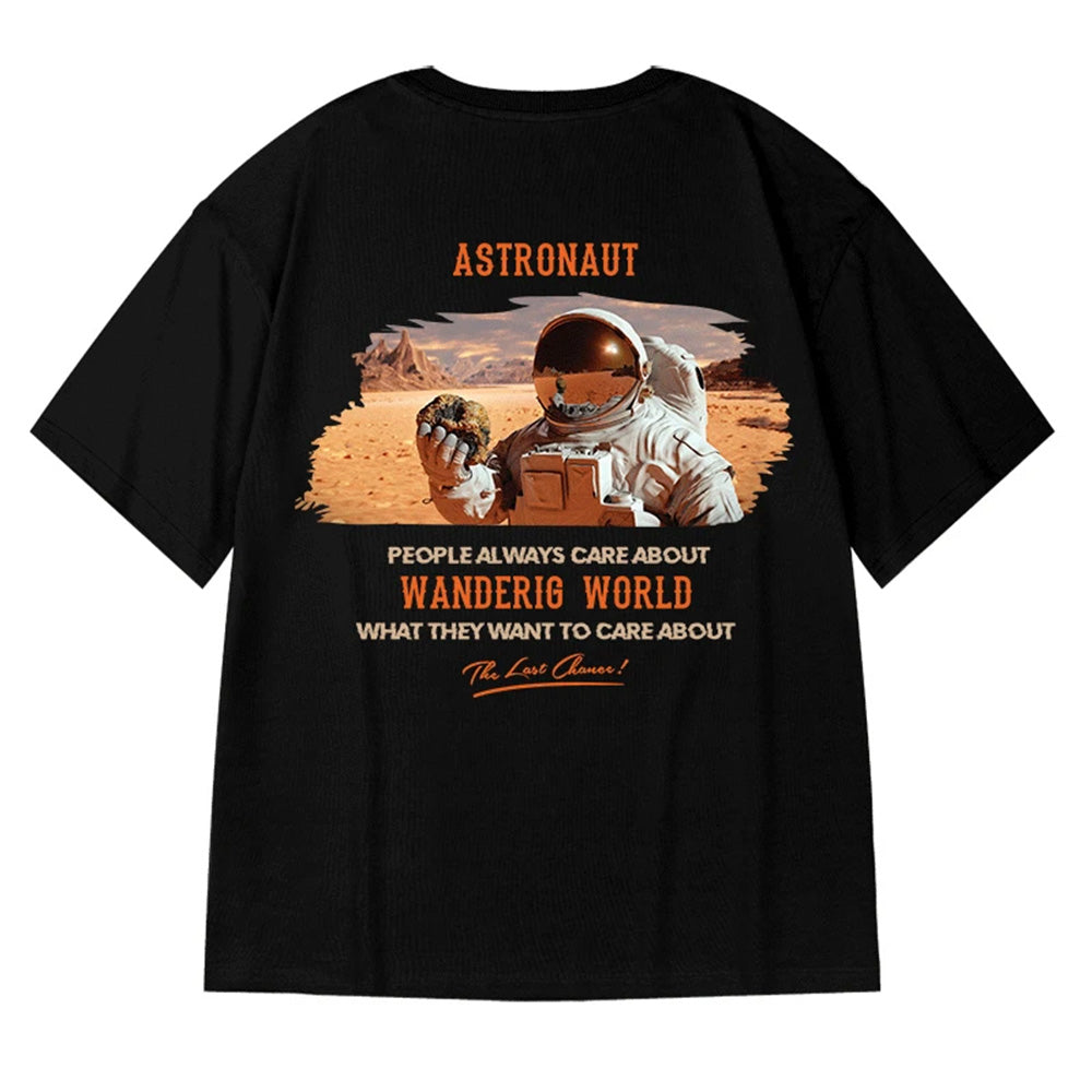camiseta básica com estampa astronauta